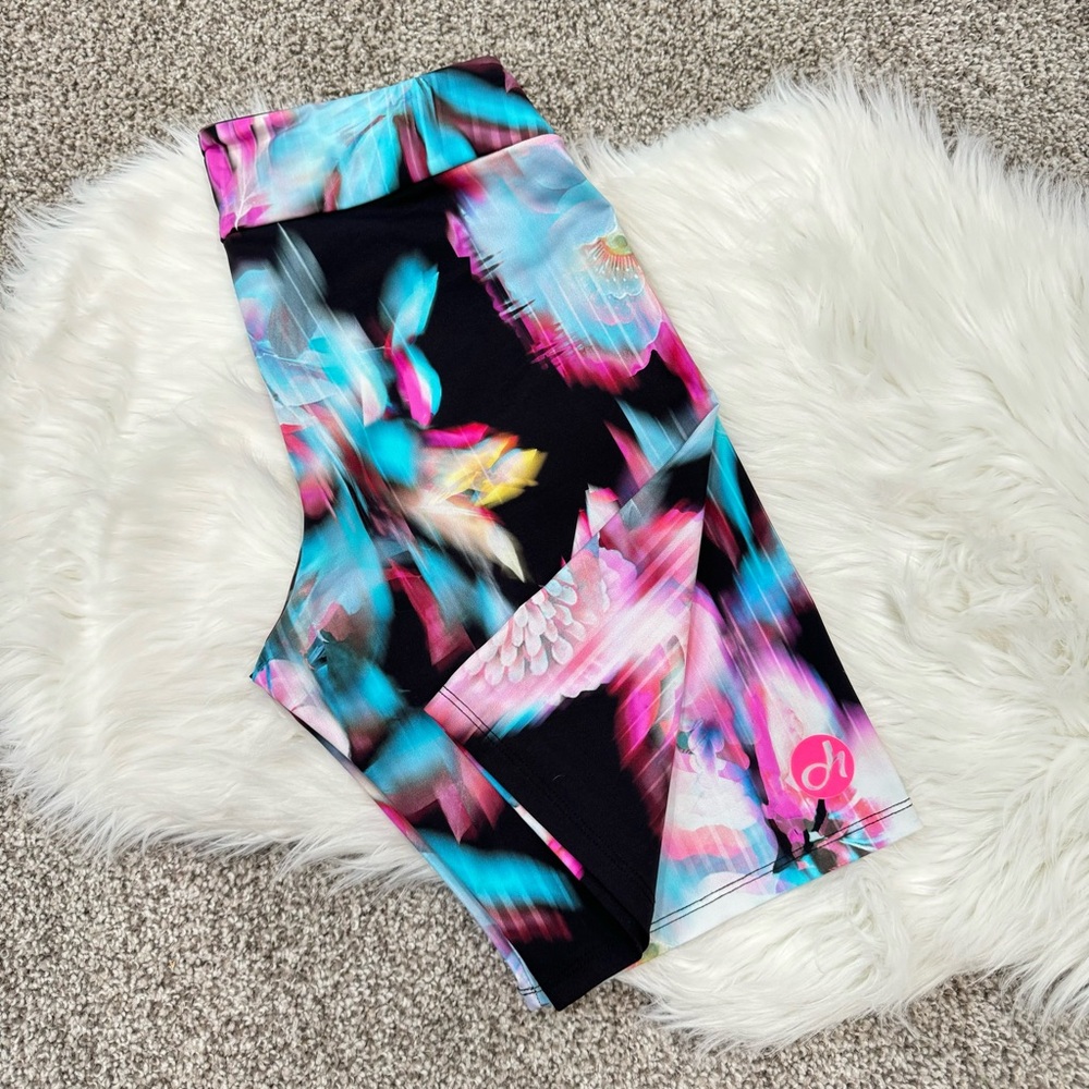 Deha Women's Move Floral Active Shorts Black/Pink Size M - Picture 5 of 8